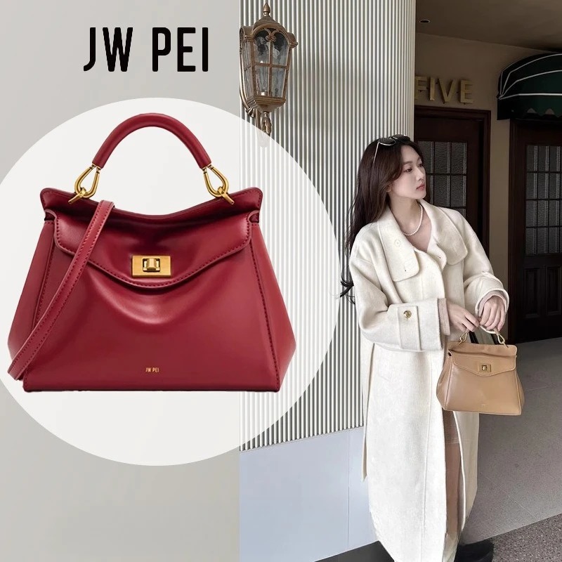 2026 JW PEI Pillow Bag, Lock B - Luxury Bags That Are Affordable avis et prix