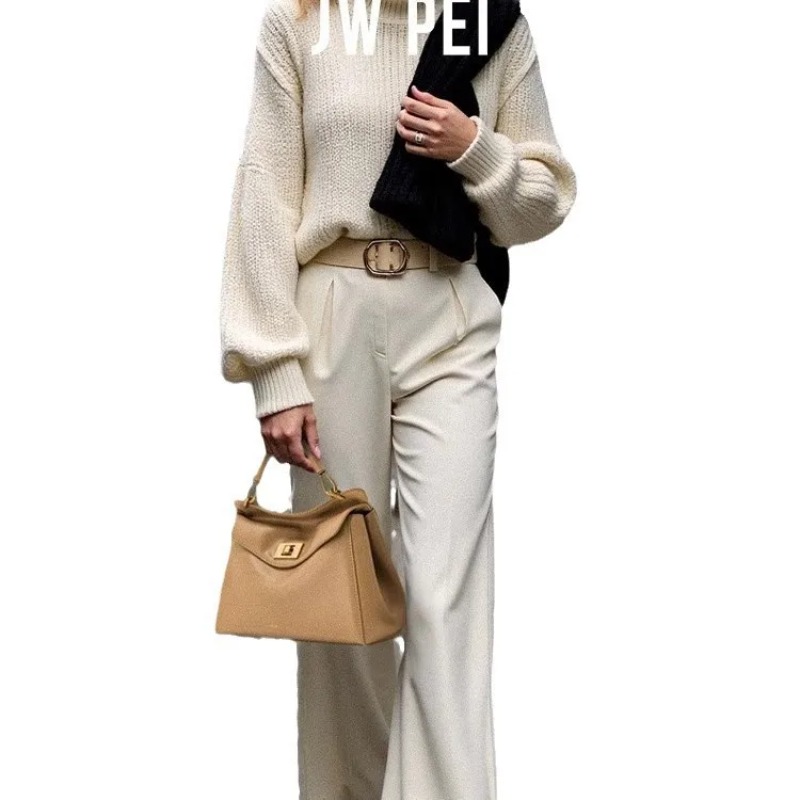 2026 JW PEI Pillow Bag, Lock B - Luxury Bags That Are Affordable avis et prix
