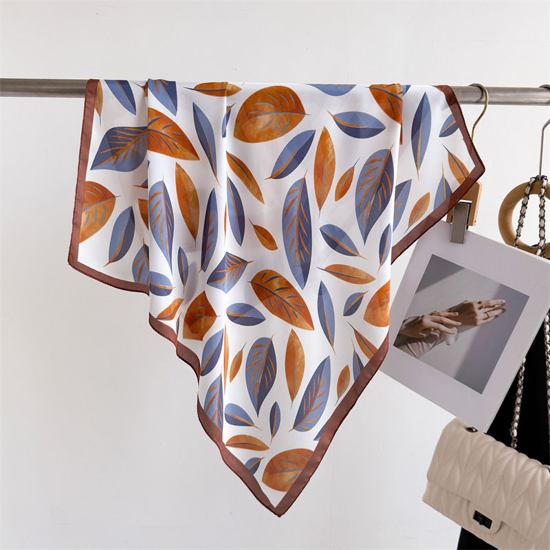 Luxury Brand Print 70cm Square - Luxury Bags Mini avis et prix
