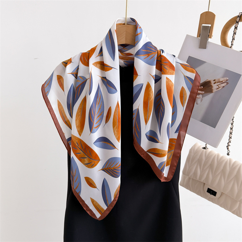 Luxury Brand Print 70cm Square - Luxury Bags Mini avis et prix