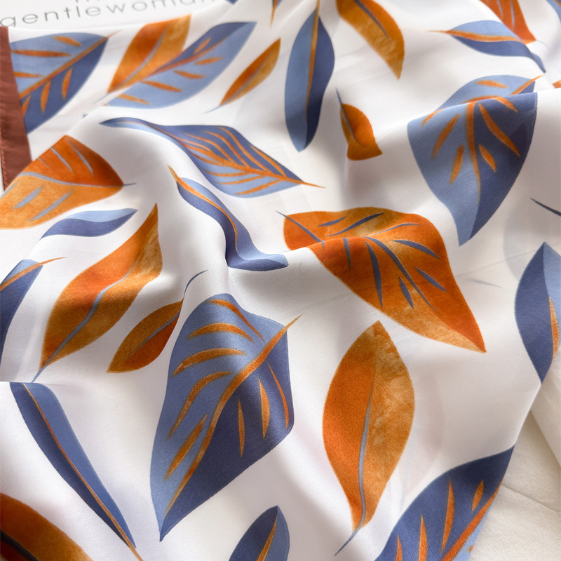 Luxury Brand Print 70cm Square - Luxury Bags Mini avis et prix